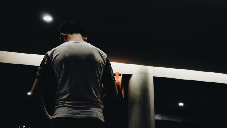 Understanding How Avoidants Detach So Easily