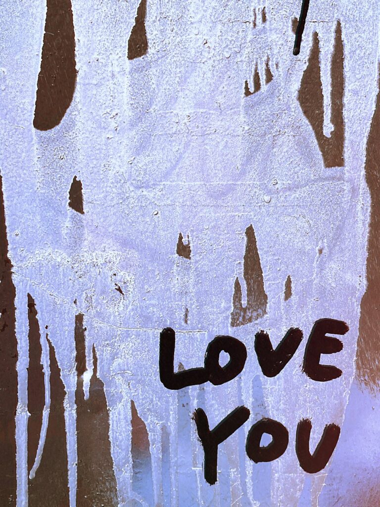 Signs Your Ex Still Loves You But Is Scared