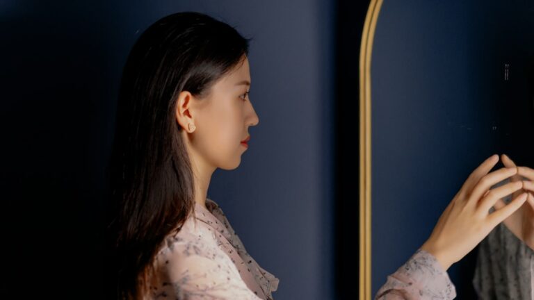 Avoidant or Narcissist? How to Tell the Difference